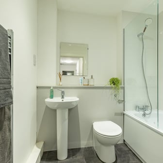 2 Bed Apartment En Suite - Image 10